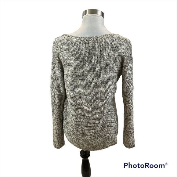 Quinn Brand Grey and White High Low long Sleeved‎ Zipper Accent Sweater Large - Picture 3 of 12